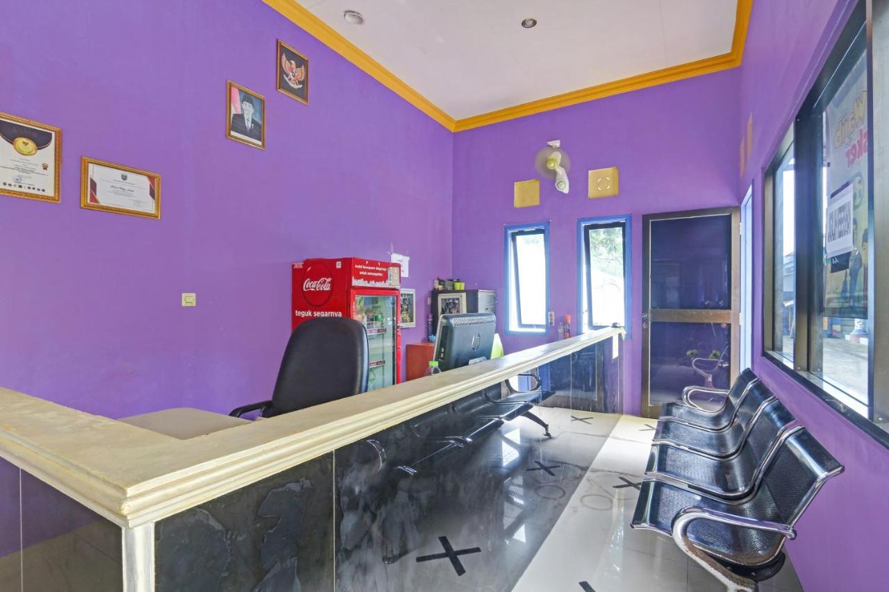 Oyo 90796 Hotel Mulya Indah Tambakmulya Экстерьер фото