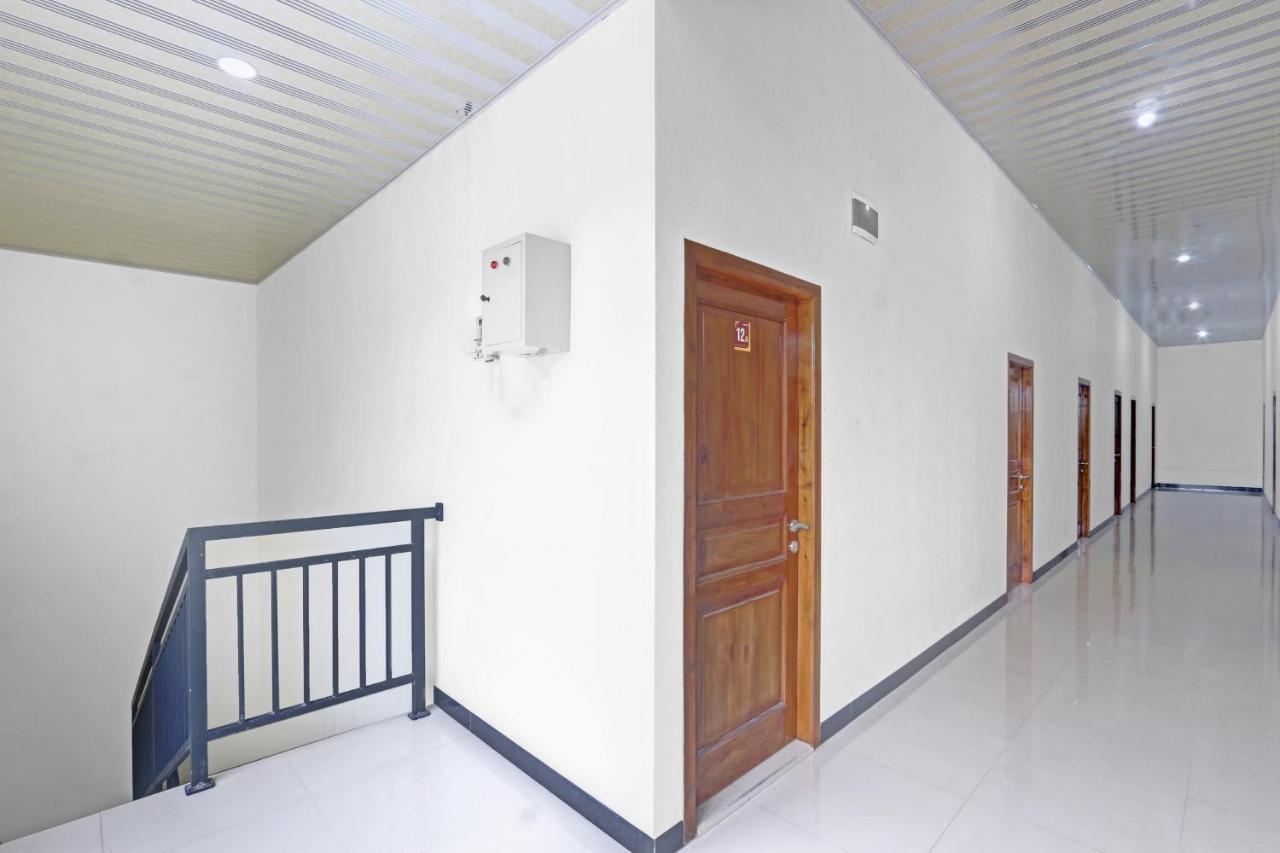 Oyo 90796 Hotel Mulya Indah Tambakmulya Экстерьер фото