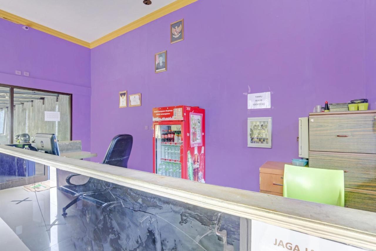 Oyo 90796 Hotel Mulya Indah Tambakmulya Экстерьер фото